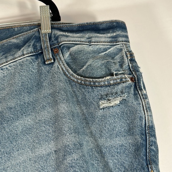 Old Navy Light Blue Extra High-Rise Sky-Hi Straight Distressed Jeans - Picture 8 of 14